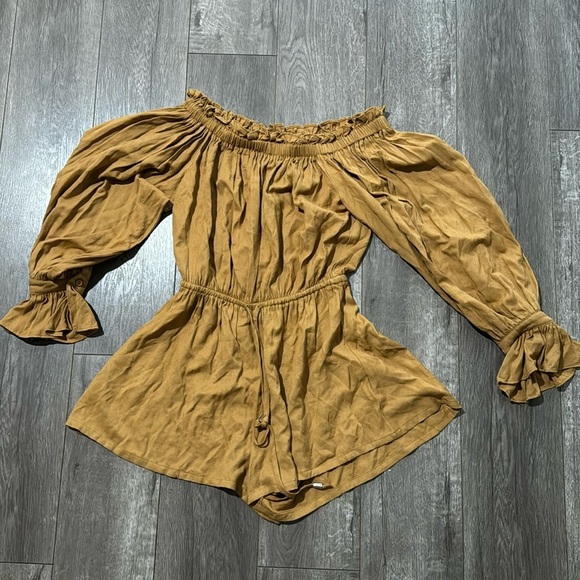 L’atiste off shoulder shorts romper M - Picture 2 of 4